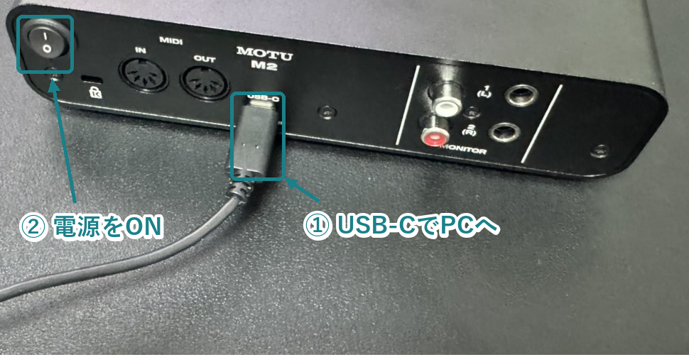MOTU M2背面のUSB-C端子と電源スイッチ